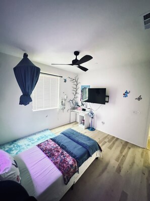 3 bedrooms, desk, free WiFi, bed sheets - Cozy Home • Backyard • Perfect for Family-Friendly Home Near Colleges (Menifee)