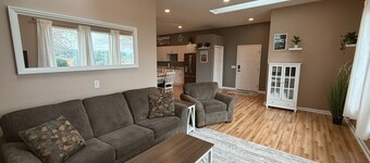 Peaceful and private. Brand new 2 bedroom private estate apartment.