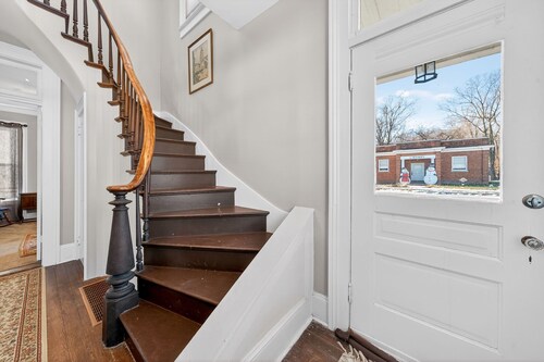 Unique 3-bed, 4-bath Home in Charming Clarksville MO