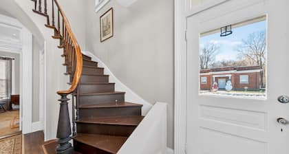 Unique 3-bed, 4-bath Home in Charming Clarksville MO