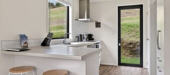 Cosy Tauranga River Cottage with Rural Outlook