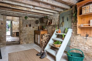 Interior - Beautifully presented dog friendly - Loveday Cottage (Lower Oddington)