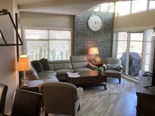 Corner Suite PenthouseCoppersky Sky West Kelowna