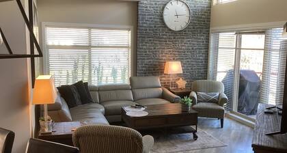 Corner Suite PenthouseCoppersky Sky West Kelowna