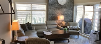 Corner Suite PenthouseCoppersky Sky West Kelowna