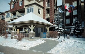 Exterior - Black Timber- 2 Bedroom Condo (Canmore)