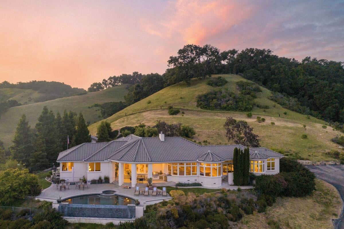 House (4 Bedrooms) | Front of property