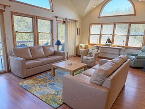 TV - Periwinkle Place - Oceanside 4 BR home w/Private Pool - Dogs Allowed (Southern Shores)
