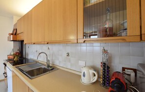 Fridge, microwave, dishwasher, coffee/tea maker - Beautiful home in Lamon with WiFi (Lamon)