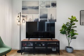 Smart TV, computer monitors