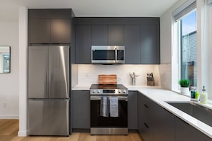 Refrigerador, microondas, horno y parrilla de estufa 