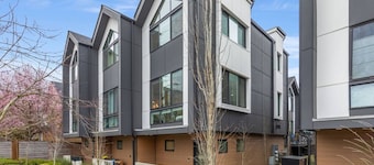 City Retreat Close to Lightrail | 2BR