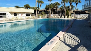 A clear blue pool with a 3 ft 3 in depth marker, surrounded by palm trees and lounge chairs. - Venice Villas Paradiso - Sunny - Pool (Venice)
