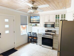 Fridge, microwave, oven, stovetop - King 1BR – Venice Villas on Golden Beach Sleeps 4 (Venice)