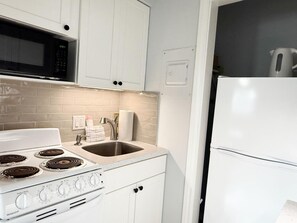 Private kitchen - Venice Villas Studio – Upper Level Poolside (Venice)