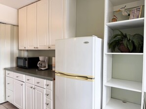 Interior - Upper Studio – Venice Villas Poolside (Venice)