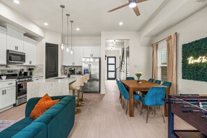 Private kitchen - Luxury 4BR Boutique Retreat Near NRG/Med Center/DT (Houston)
