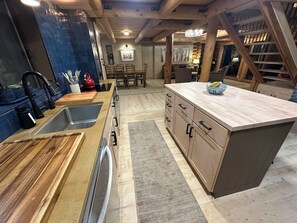 Microwave, oven, stovetop, dishwasher - Beautiful 3-bdrm mtn cabin in peaceful Midway-privacy, sauna, cold plunge, views (Midway)