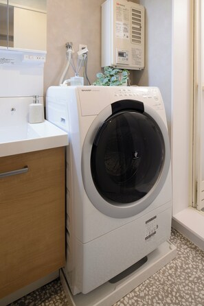 Comfort Apartment, 1 Bedroom | Laundry - Residence & Stay Hanzoumon (Tokyo)