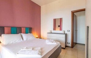 A hotel room with a bed, bedside table, and a mirror. - 2 bedroom nice apartment in Scicli (Scicli)