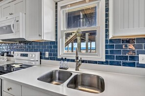 Fridge, microwave, oven, stovetop - Sitt & Walk • New! 10 Steps to Beach • Gulf Views • Sleeps 8 (Gulf Shores)