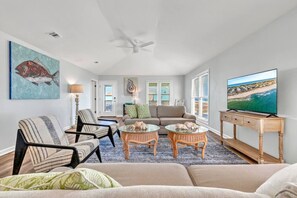 TV, books - Sitt & Walk • New! 10 Steps to Beach • Gulf Views • Sleeps 8 (Gulf Shores)
