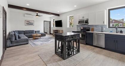 Modern Open Concept Retreat Spacious & Minutes to Downtown