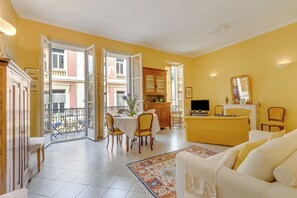 TV - The Menton Townhouse, Menton, France (Menton)