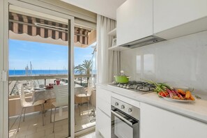 Fridge, oven, stovetop, dishwasher - A Casa Di Arianna, Menton, France (Menton)
