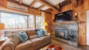 Smart TV, fireplace