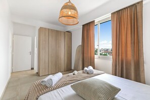 1 bedroom, free WiFi, bed sheets - Glamour Apartment - Near Beach, Juan les Pins, France (Juan les Pins)