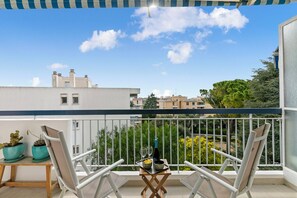 Property grounds - Glamour Apartment - Near Beach, Juan les Pins, France (Juan les Pins)