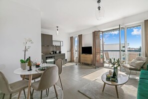 Dining - Glamour Apartment - Near Beach, Juan les Pins, France (Juan les Pins)