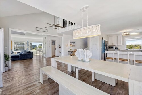 Beach House: Heated Pool, 2 Hot Tubs, Sleeps 21, Golf Cart, EV Charging