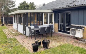 Outdoor dining - 3 bedroom stunning home in Nørre Nebel (Nørre Nebel)