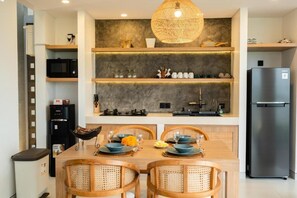 Biệt thự, 1 phòng ngủ, ban công | Khu ăn uống