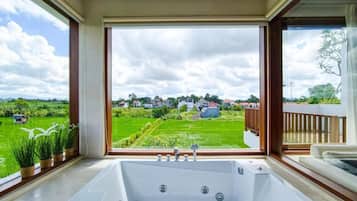 Villa, 2 Bedrooms, Balcony, Garden View | Interior