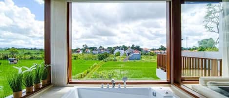 Villa, 2 Bedrooms, Balcony, Garden View | Interior