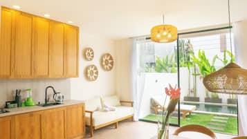 Apartamento Deluxe, patio, vistas al jardín | Zona de estar
