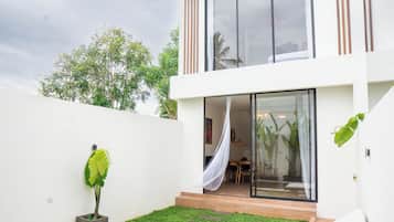 Apartamento Deluxe, patio, vistas al jardín | Terraza o patio