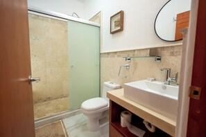 Shower, hair dryer, towels, soap - Casita Bella · Peaceful Family Haven · Los Tules SJC (Cabo San Lucas)