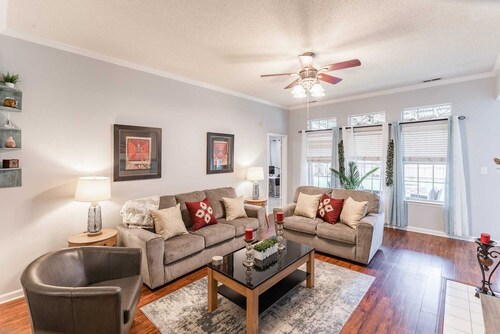 Luxury Stay in Madison 3BD/ Pet friendly