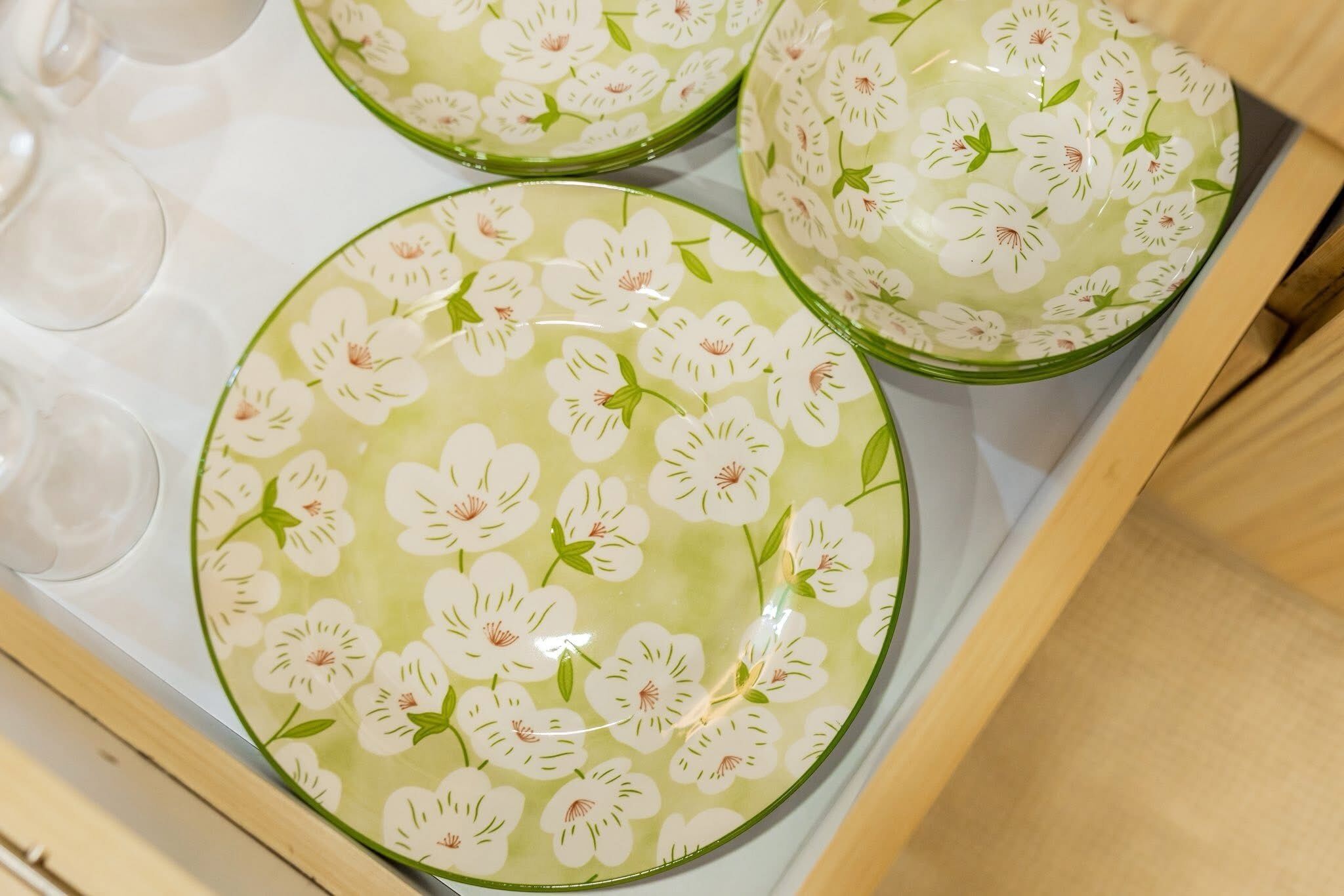 Three plates with a floral pattern on a tray.