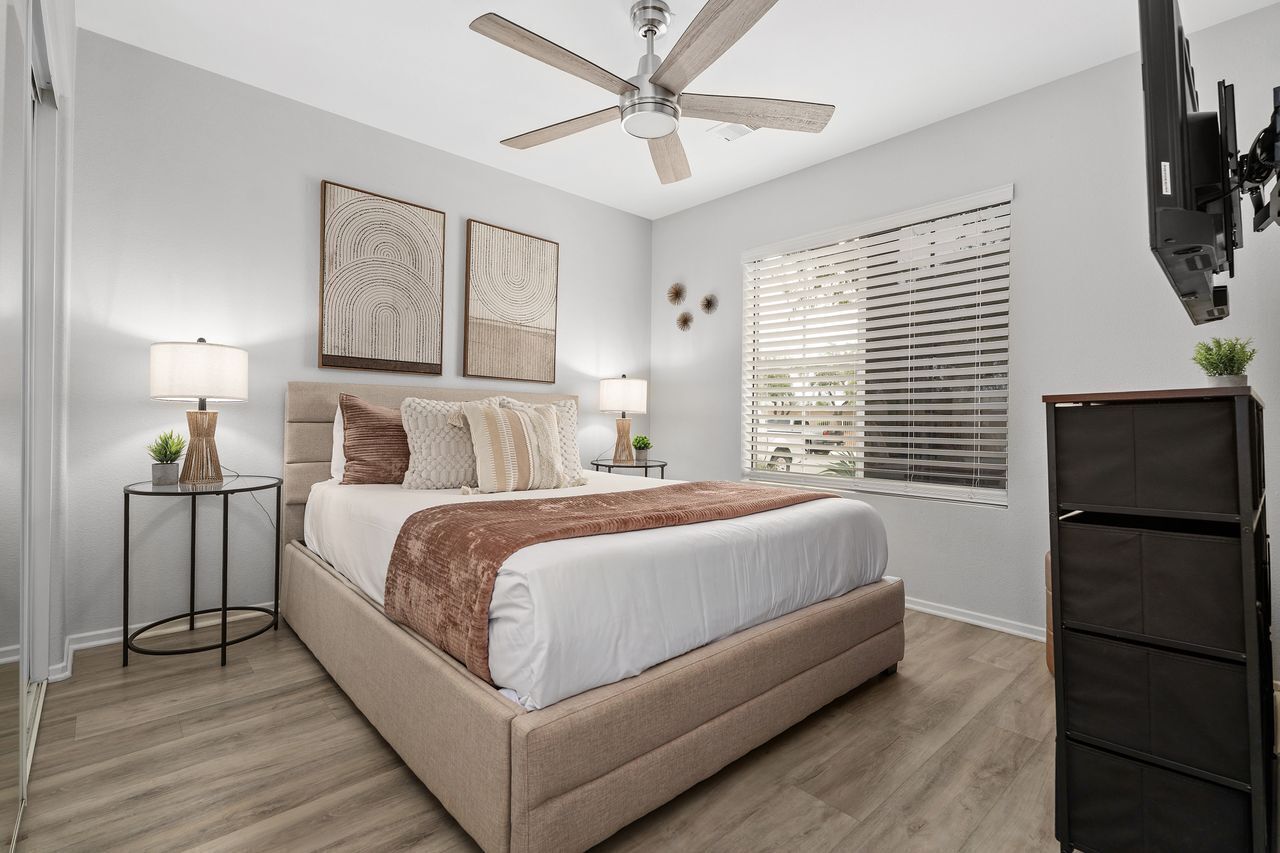 4 habitaciones, tabla de planchar con plancha y cuna de viaje 