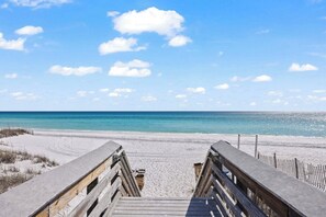 Nær stranden