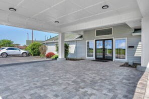 Exterior detail - Indiana Beach Hotel and Banquet Hall (Monticello)