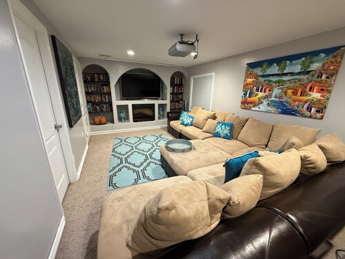 Spacious 4-bedroom house in beautiful West Jordan with AC and gym