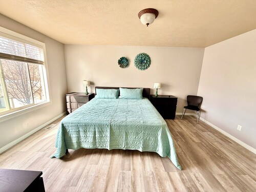 Spacious 4-bedroom house in beautiful West Jordan with AC and gym