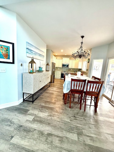 Spacious 4-bedroom house in beautiful West Jordan with AC and gym