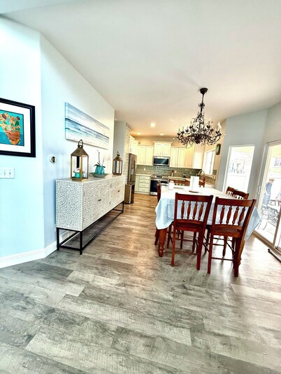 Spacious 4-bedroom house in beautiful West Jordan with AC and gym